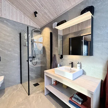 Exclusive With Stunning Views In