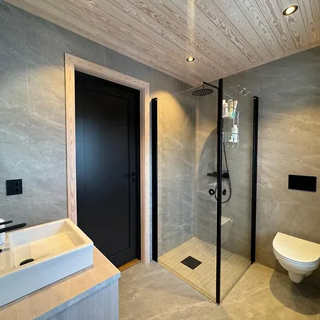 Exclusive With Stunning Views In